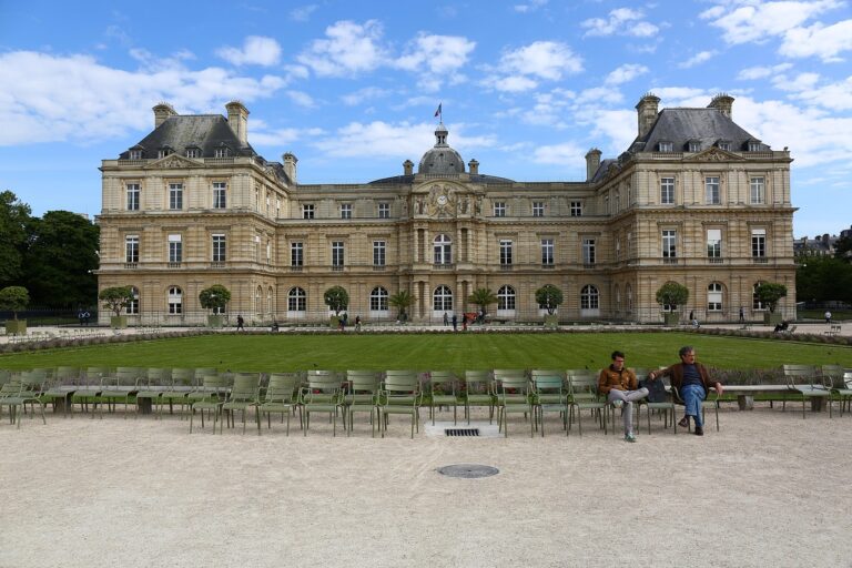 paris-2399183_1280