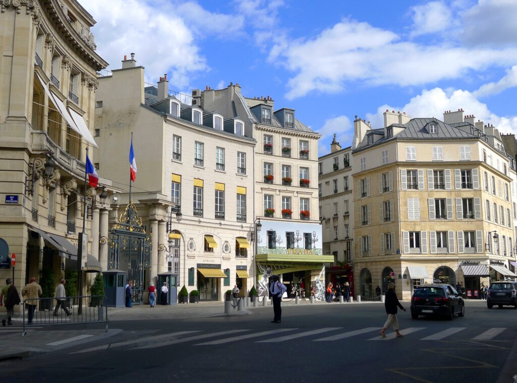 P1050489_Paris_VIII_place_Beauvau_rwk