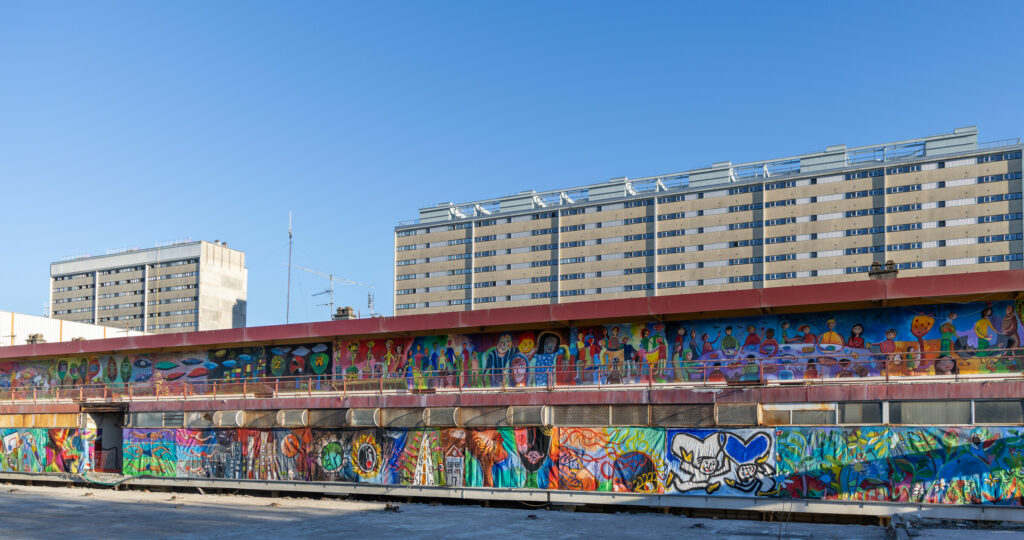 Inauguration_de_la_fresque_participative_realisee_par_les_habitants_du_quartier_sous_la_direction_artistique_de_Clair_Arthur_print